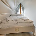 瑞科瓦波拉纳度假村